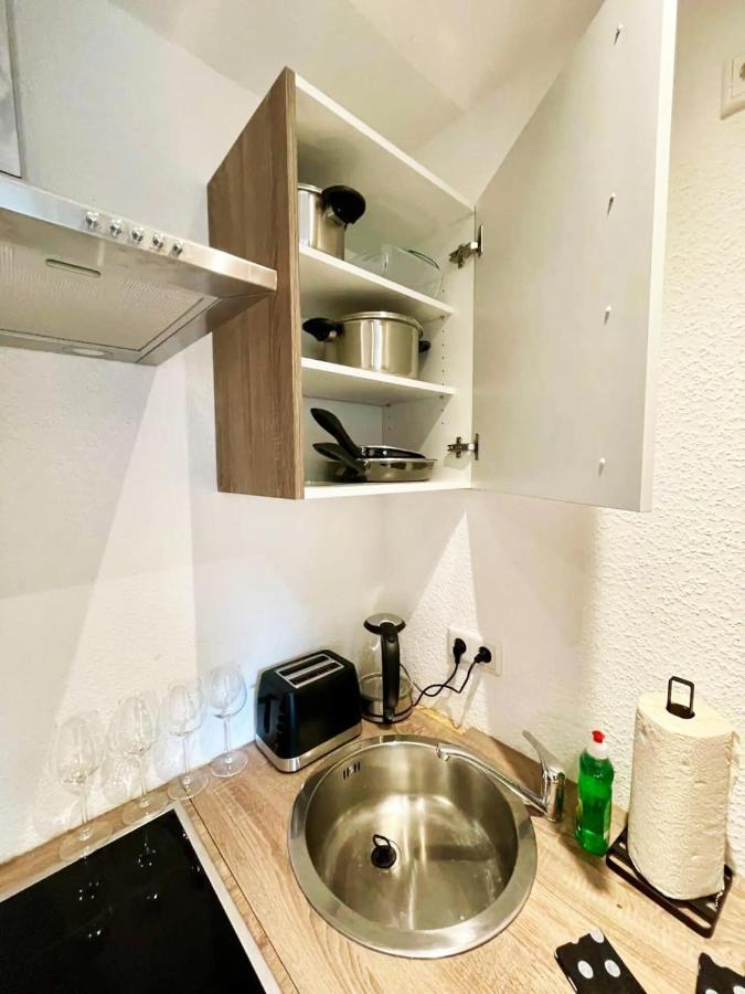 Cozy Apartment With Kitchen + Balcony New! Έσσεν Εξωτερικό φωτογραφία
