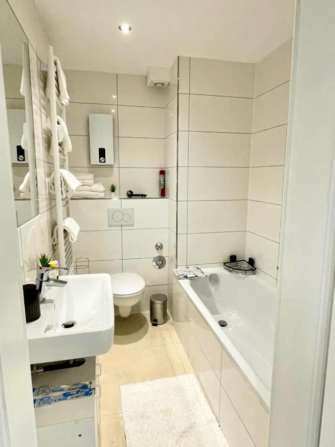 Cozy Apartment With Kitchen + Balcony New! Έσσεν Εξωτερικό φωτογραφία
